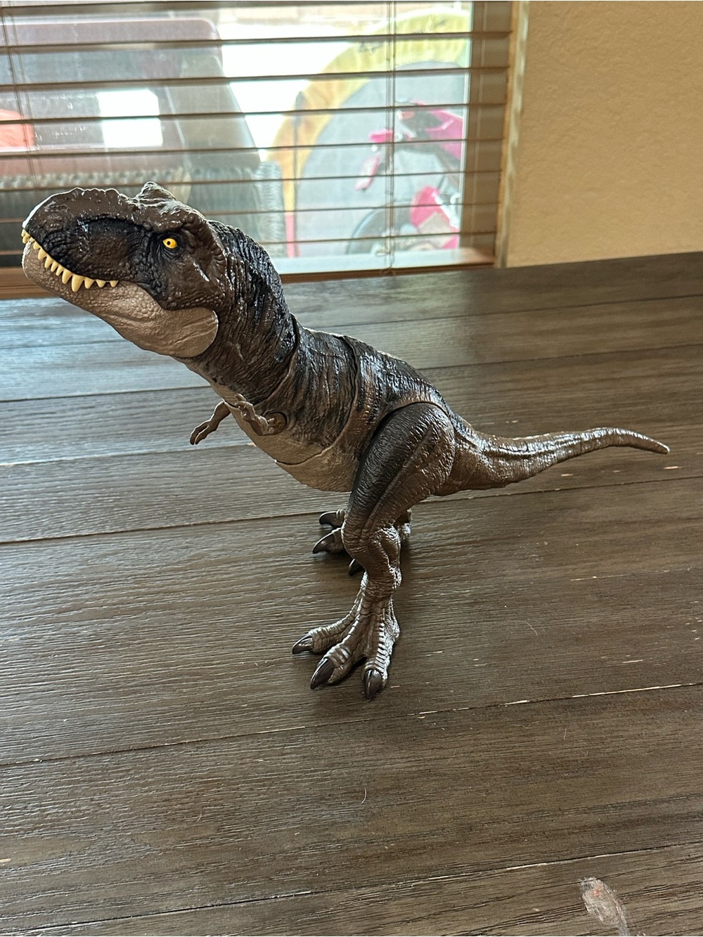 Jurassic World Dominion Thrash 'N Devour Tyrannosaurus Rex